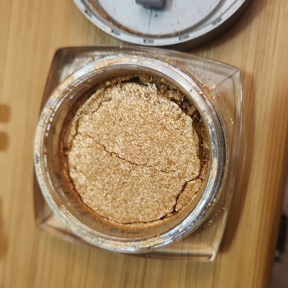 **Free with Bundle** L’Oreal Infallible Eyeshadow, Eternal Sunshine - Picture 2 of 5